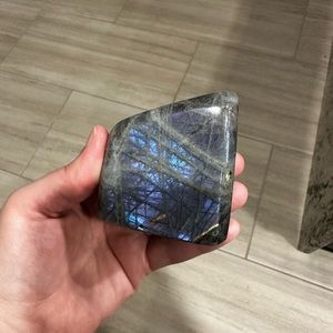 Flashy labradorite crystal Freeform